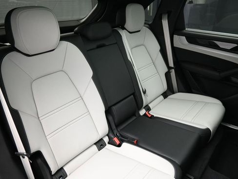 Certified 2026 Porsche Cayenne S AWD/4WD image 27