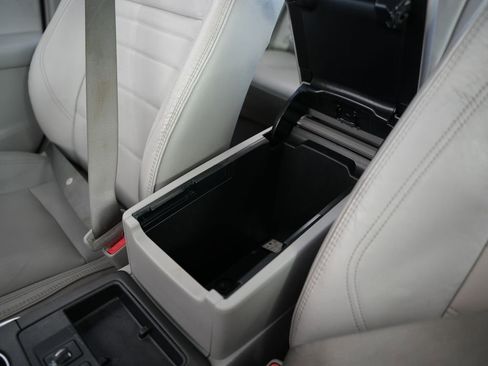 Used 2017 Toyota Camry XLE FWD image 34