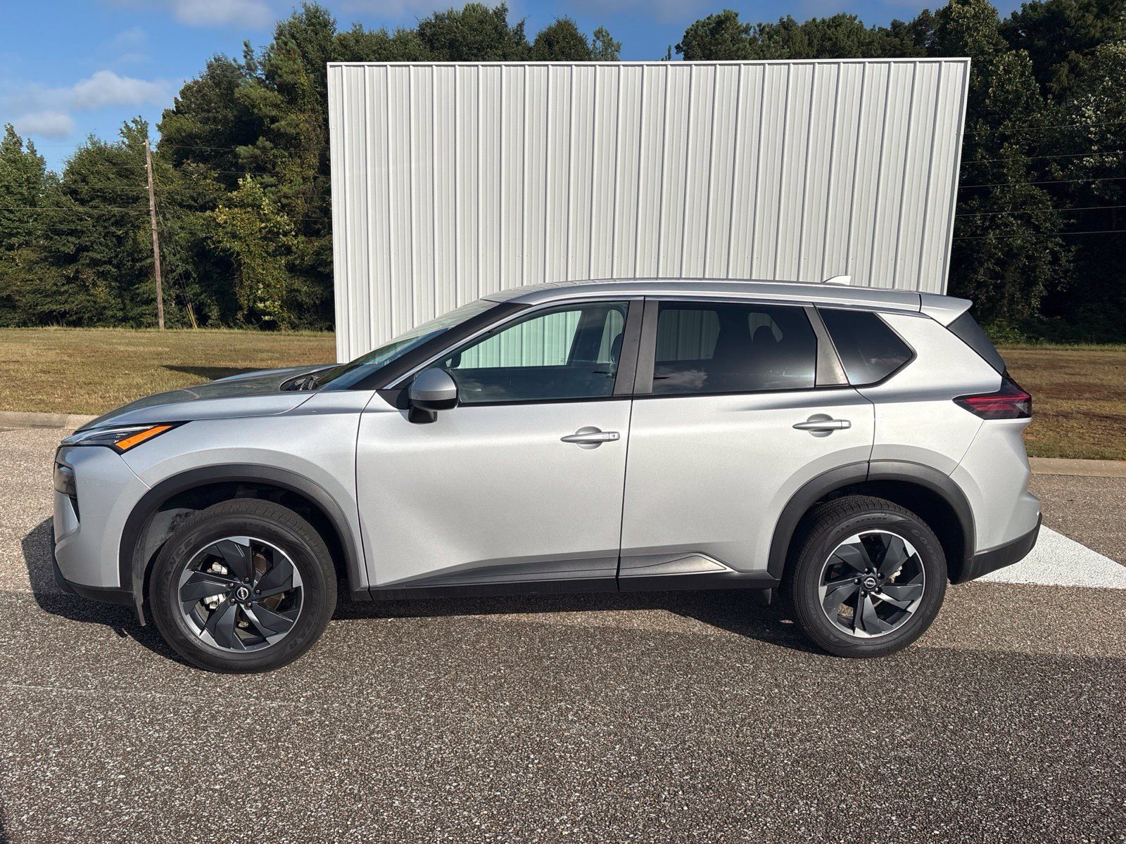 Used 2024 Nissan Rogue SV AWD/4WD image 1