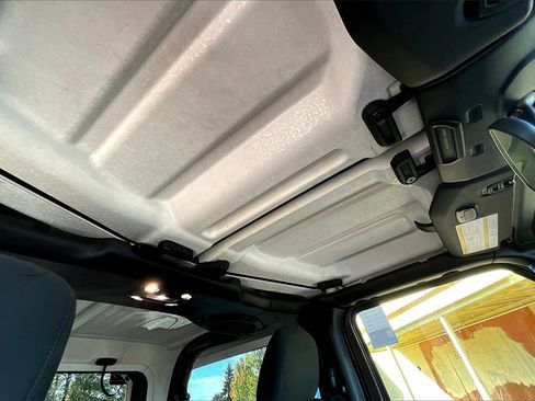 Used 2019 Jeep Wrangler Sport image 15