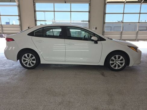 Used 2025 Toyota Corolla LE FWD image 5