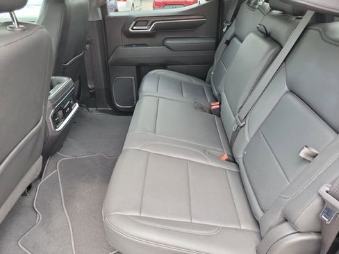 Used 2023 GMC Sierra 1500 SLT w/ SLT Premium Package AWD/4WD image 9