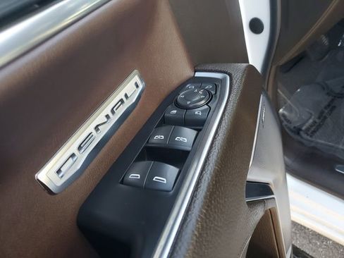 Used 2024 GMC Sierra 1500 Denali AWD/4WD image 18