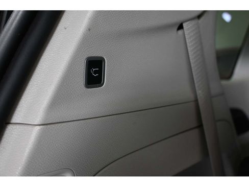 Used 2024 Chrysler Voyager LX FWD image 27