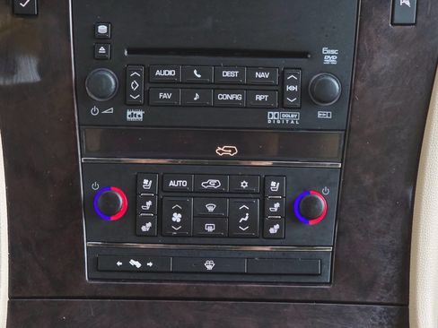 Used 2007 Cadillac Escalade EXT Base AWD 4dr Crew Cab SB w/ Information Package image 42