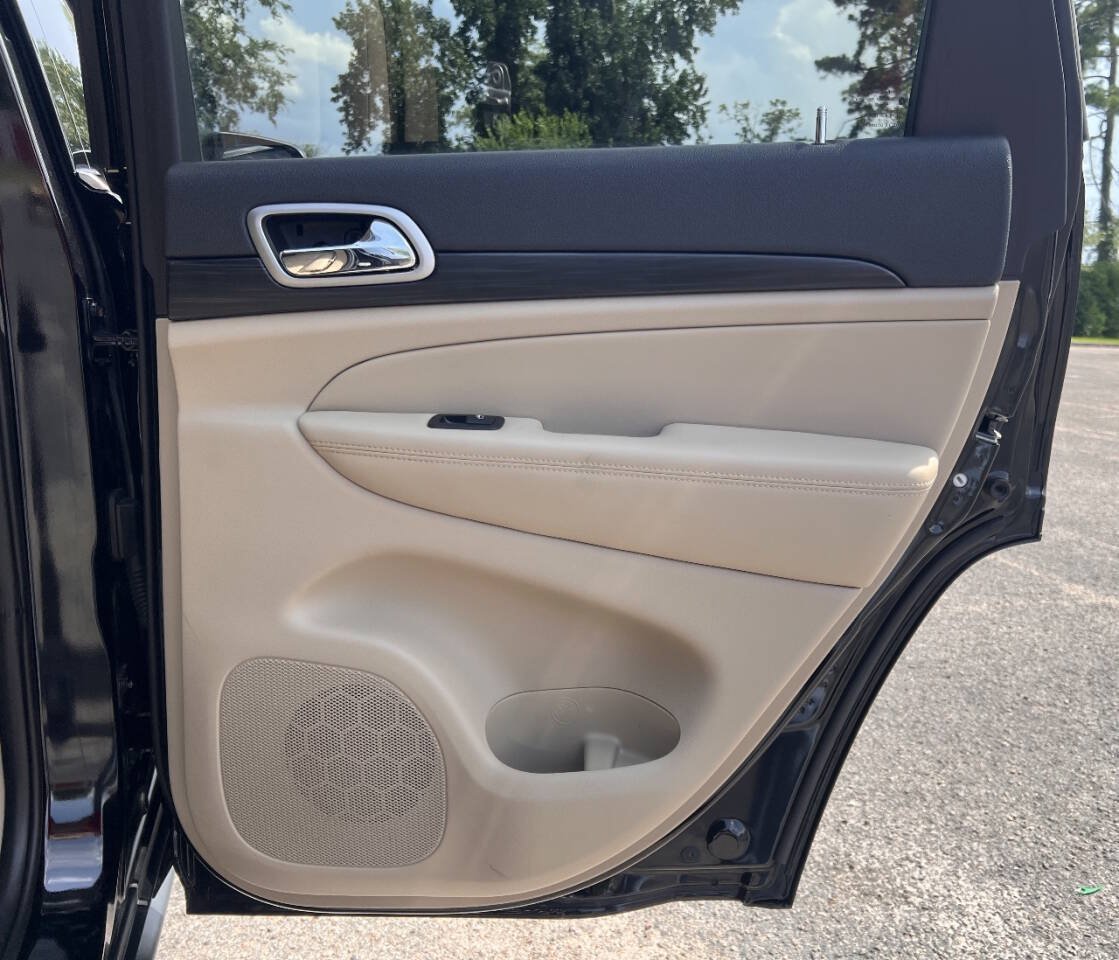 Used 2020 Jeep Grand Cherokee Laredo AWD/4WD image 18