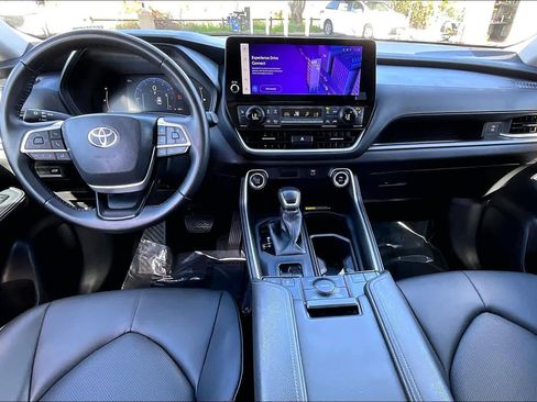 Certified 2025 Toyota Grand Highlander XLE image 15