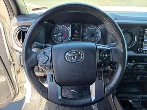 Used 2021 Toyota Tacoma TRD Off-Road w/ Technology Package AWD/4WD image 12