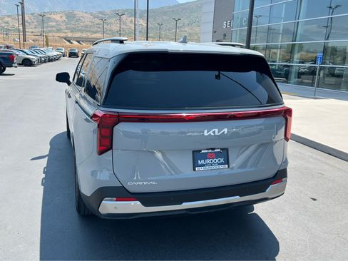 Used 2025 Kia Carnival SX FWD image 10