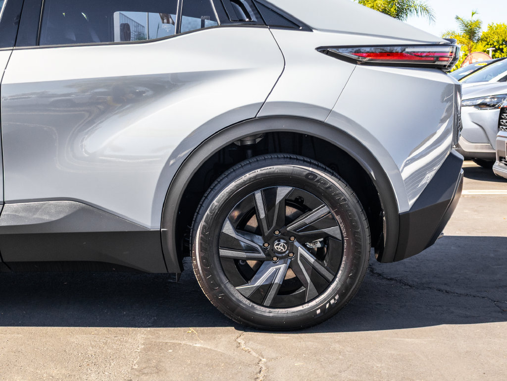 Used 2026 Toyota C-HR AWD/4WD image 6