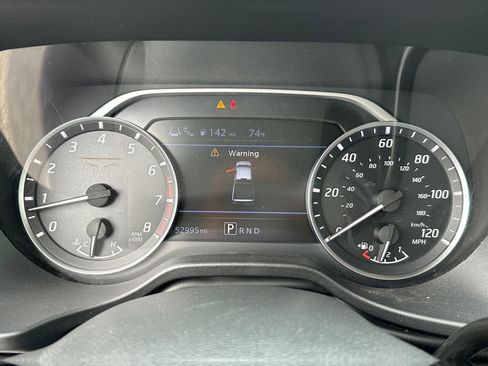 Used 2023 Nissan Titan SV image 29