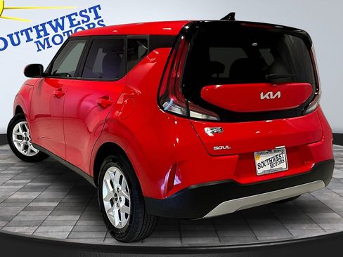 Used 2024 Kia Soul LX w/ Option Group 015 FWD image 5