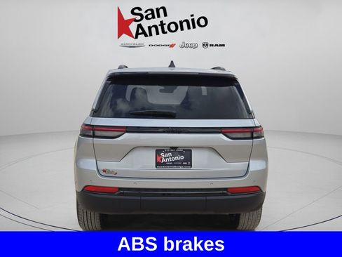 New 2025 Jeep Grand Cherokee Altitude RWD image 7