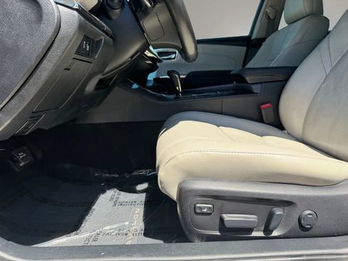 Used 2013 Toyota Avalon Limited FWD image 18