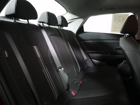 Used 2025 Hyundai Elantra SEL image 22