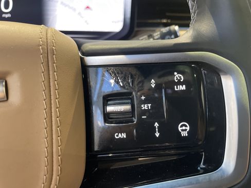 Used 2024 Land Rover Range Rover Sport SE image 21