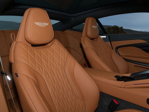 Used 2025 Aston Martin DB12 Coupe image 17