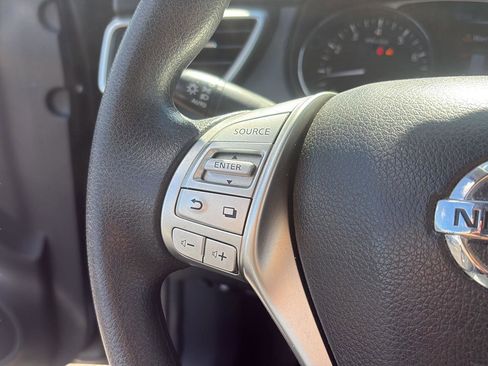 Used 2016 Nissan Rogue SV AWD/4WD image 19