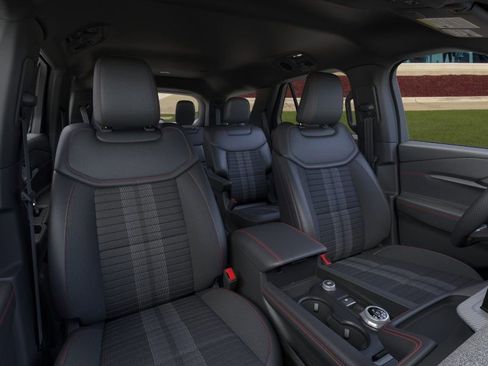 Used 2025 Ford Explorer ST-Line image 10