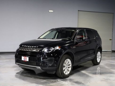 Used 2017 Land Rover Discovery Sport SE AWD/4WD image 3