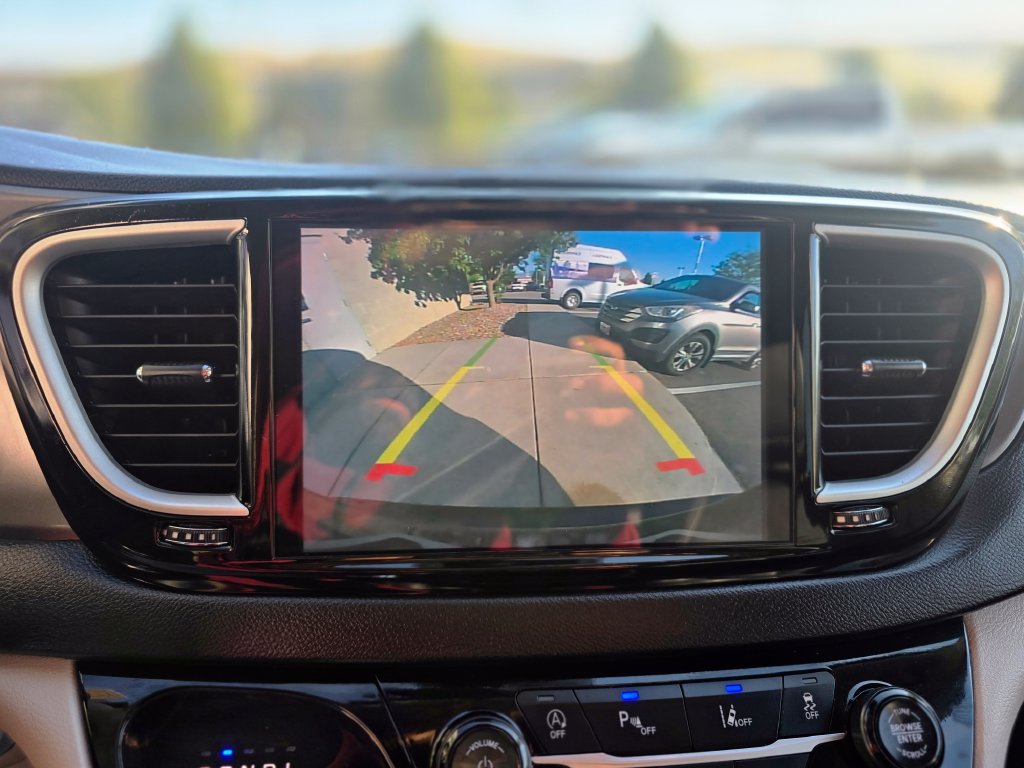 Used 2024 Chrysler Pacifica Touring-L FWD image 21