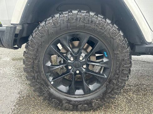 Used 2022 Jeep Wrangler Unlimited Sahara w/ Cold Weather Group AWD/4WD image 19