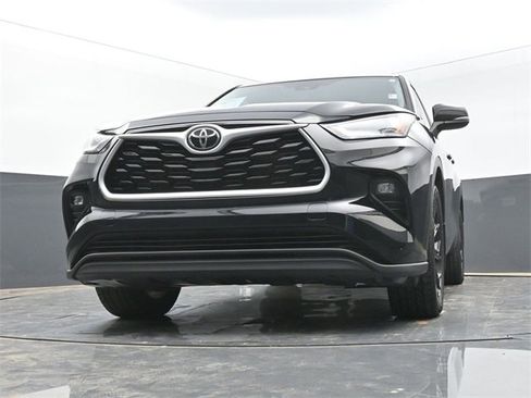Used 2023 Toyota Highlander LE image 43