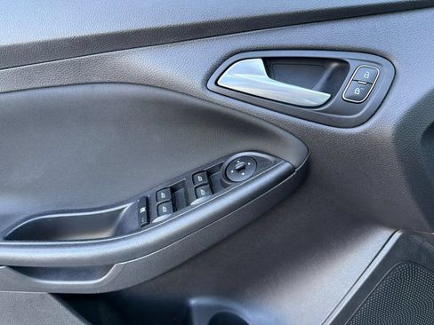 Used 2018 Ford Focus SEL FWD image 11