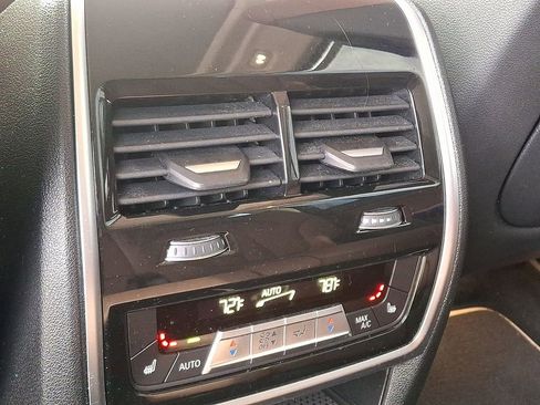 Used 2021 BMW X7 xDrive40i w/ Premium Package image 11