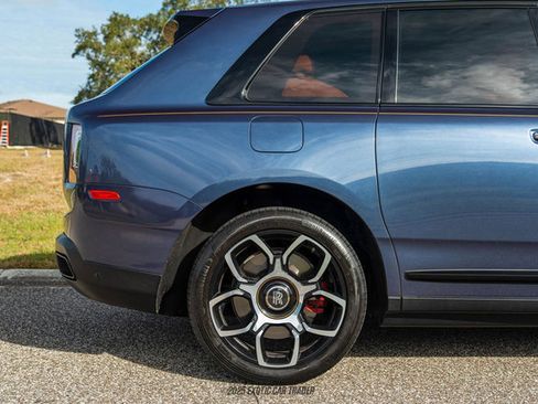 Used 2023 Rolls-Royce Cullinan Black Badge w/ Leather Finishing Pack image 10