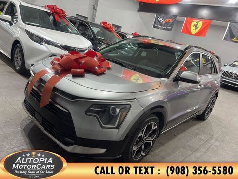Used 2023 Kia Niro EX Touring image 2