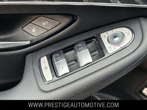 Used 2018 Mercedes-Benz GLC 300 4MATIC image 22