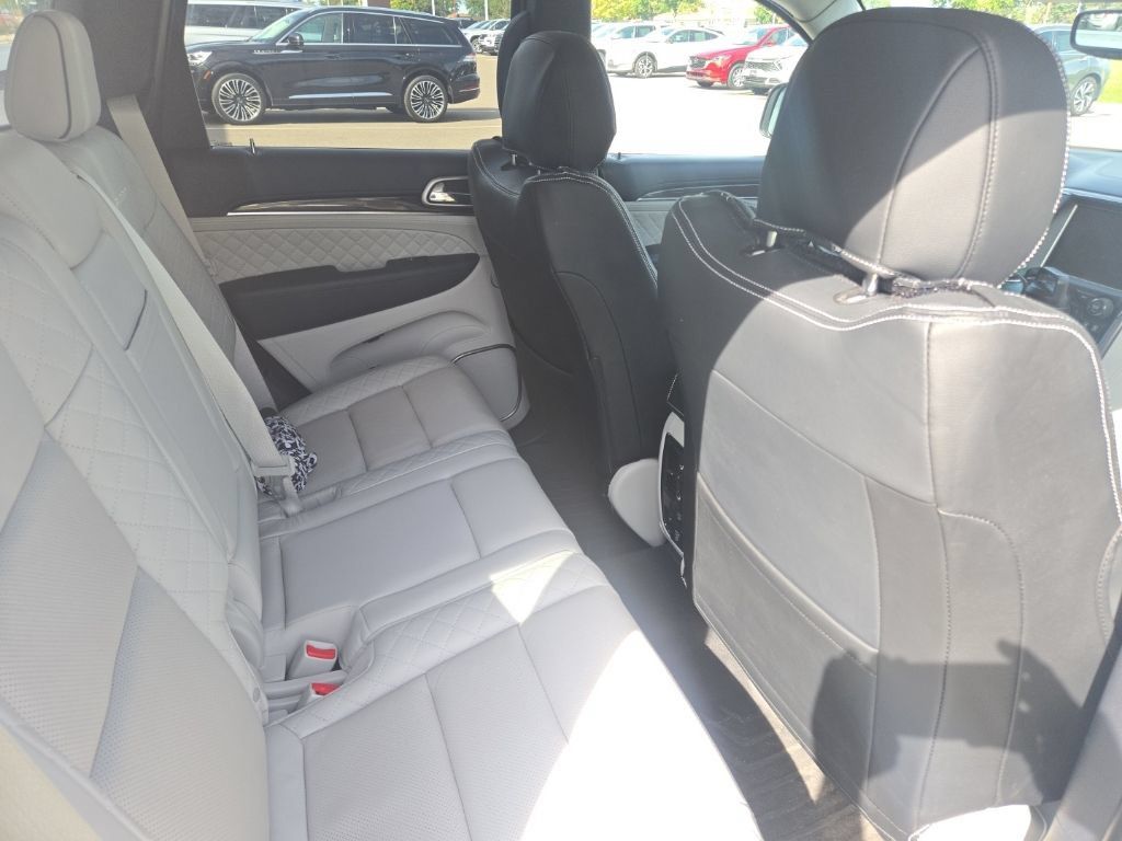 Used 2017 Jeep Grand Cherokee Summit AWD/4WD image 4