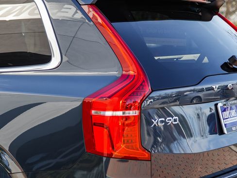 Used 2024 Volvo XC90 T8 Ultimate w/ Protection Package Premier image 9