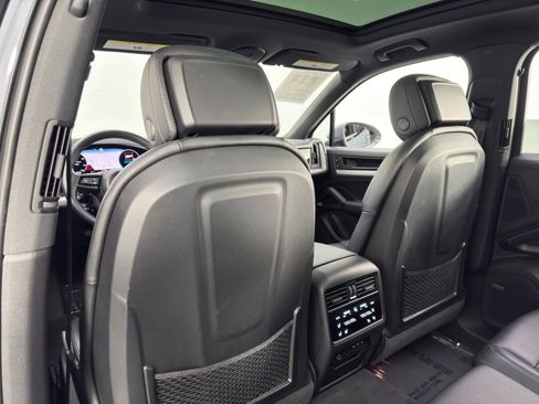 Used 2024 Porsche Cayenne image 39