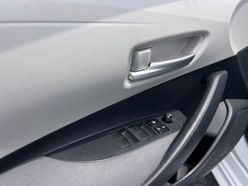 Used 2021 Toyota Corolla LE w/ LE Convenience Package FWD image 11
