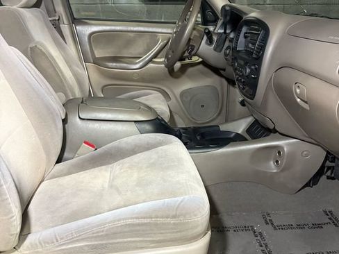 Used 2007 Toyota Sequoia SR5 AWD/4WD image 10