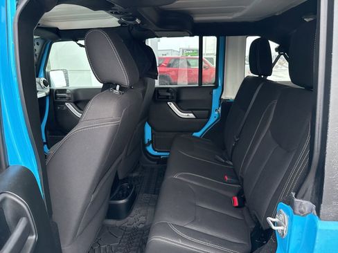 Used 2017 Jeep Wrangler Unlimited Sahara w/ Dual Top Group image 42