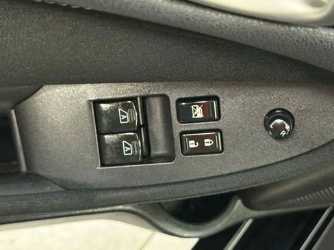 Used 2014 Nissan 370Z Touring image 16