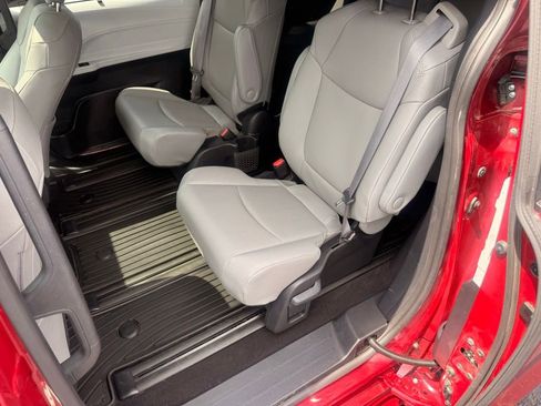 Used 2025 Toyota Sienna XLE w/ XLE Plus Package AWD/4WD image 27
