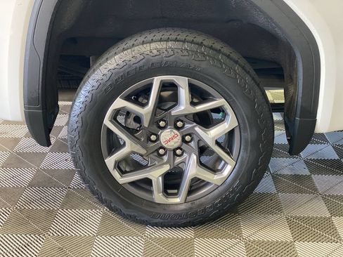 Used 2023 GMC Sierra 1500 SLT w/ SLT Convenience Package AWD/4WD image 18