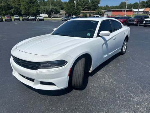 Used 2019 Dodge Charger SXT RWD image 3