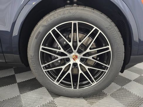 Certified 2025 Porsche Cayenne Coupe AWD/4WD image 11