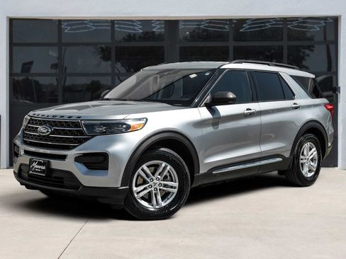 Used 2021 Ford Explorer XLT RWD image 1
