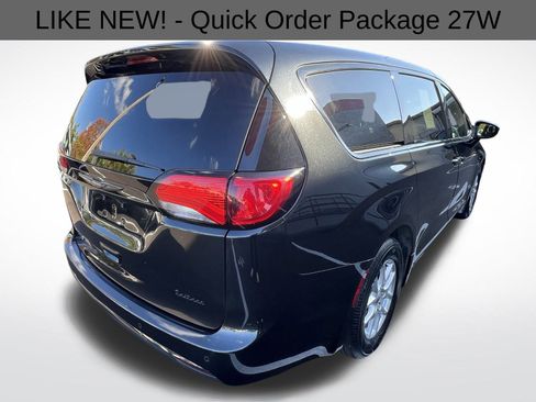 Used 2019 Chrysler Pacifica Touring Plus w/ S Appearance Package image 10