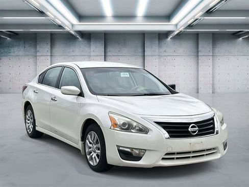 Used 2014 Nissan Altima 2.5 S w/ Display Audio Package image 2