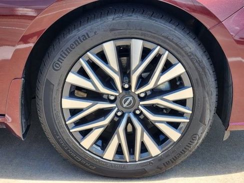 Used 2024 Nissan Altima 2.5 SV w/ SV Premium Package FWD image 10