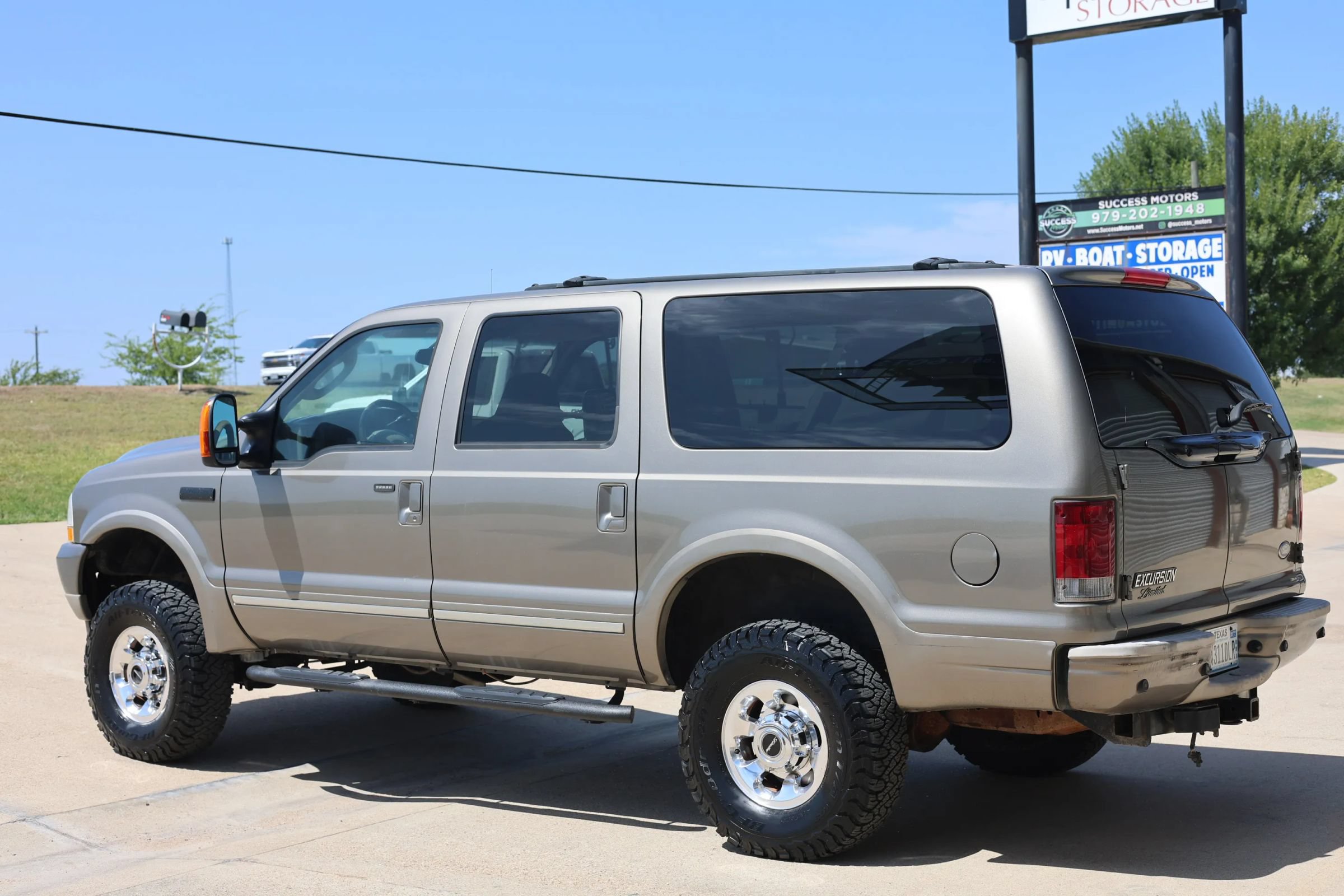 Used 2004 Ford Excursion Limited AWD/4WD image 8