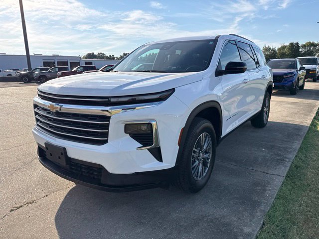 Used 2026 Chevrolet Traverse LT FWD image 3