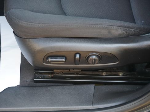 Used 2018 Chevrolet Malibu LT FWD image 13